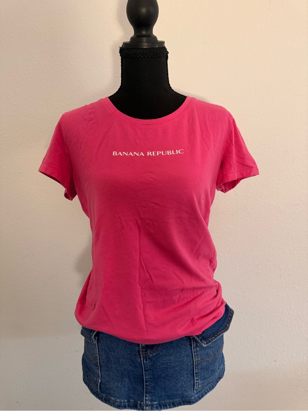Banana Republic Women's Hot Pink Logo Crew Tee